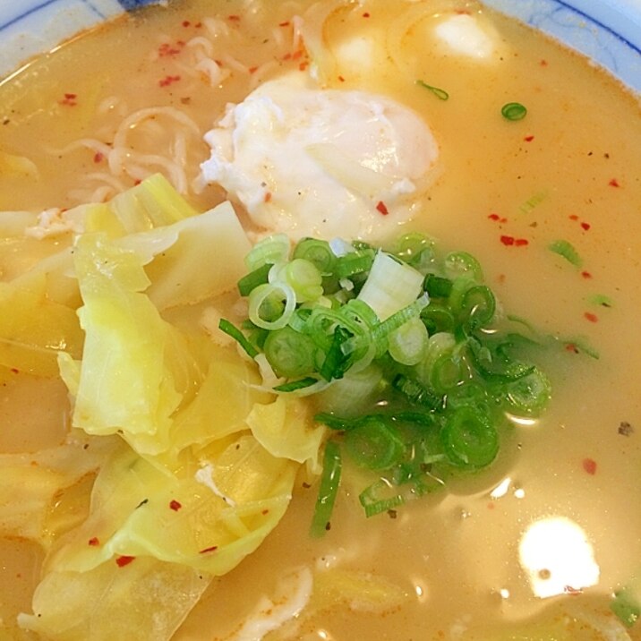 キャベツたっぷり☆豚骨ラーメン